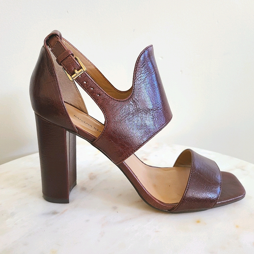 *CLEARANCE* Banana Republic Leather Sandal
